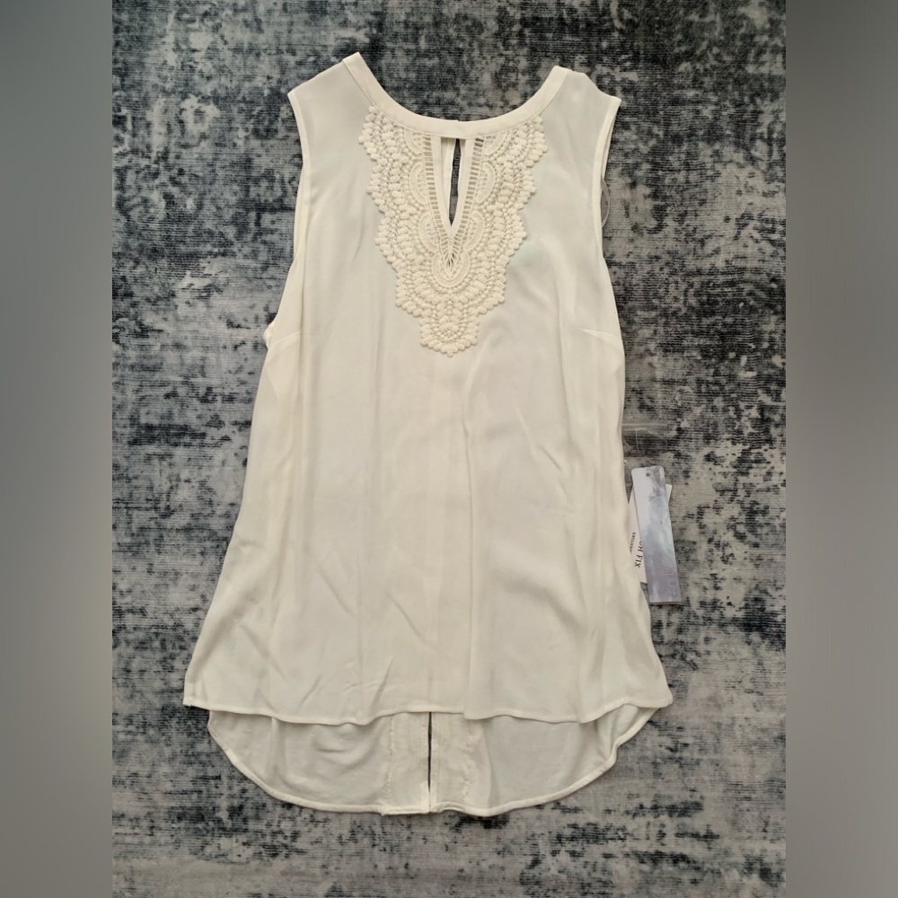 Daniel Rainn Quin Sleeveless Keyhole Crochet Blouse | Medium | White